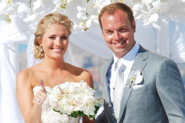 Ashley Taylor and Matt Bronczek wed over the weekend at an oceanside ceremony in Los Cabos, Mexico (Photo courtesy of Shellie Anton).